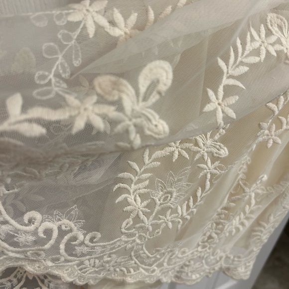 WHBM lace top - Picture 3 of 6